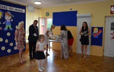 Pożegnanie absolwent&oacute;w Przedszkolu Nr 2 im. Przyjaci&oacute;ł Kubusia Puchatka