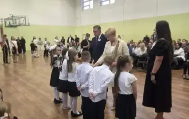 Ślubowanie pierwszoklasist&oacute;w &ndash; wyjątkowy dzień w SP nr 3 15