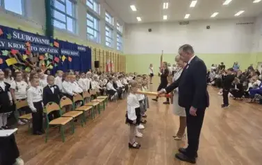 Ślubowanie pierwszoklasist&oacute;w &ndash; wyjątkowy dzień w SP nr 3 24