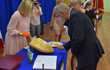 Rozbrzmiał pierwszy dzwonek (2)
