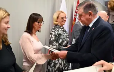 Sesja pełna uznania &ndash; wyr&oacute;żnienia dla radnych, pracownik&oacute;w Urzędu i ludzi kultury 8