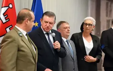 Sesja pełna uznania &ndash; wyr&oacute;żnienia dla radnych, pracownik&oacute;w Urzędu i ludzi kultury 10