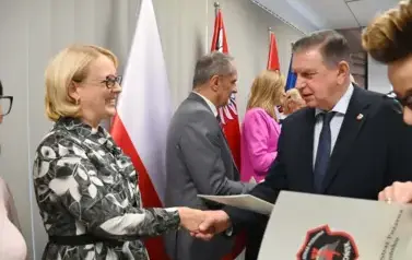 Sesja pełna uznania &ndash; wyr&oacute;żnienia dla radnych, pracownik&oacute;w Urzędu i ludzi kultury 13