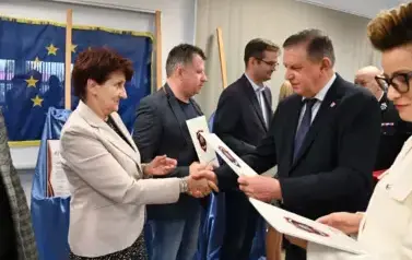 Sesja pełna uznania &ndash; wyr&oacute;żnienia dla radnych, pracownik&oacute;w Urzędu i ludzi kultury 15