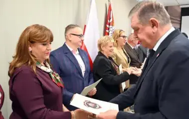 Sesja pełna uznania &ndash; wyr&oacute;żnienia dla radnych, pracownik&oacute;w Urzędu i ludzi kultury 18