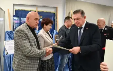 Sesja pełna uznania &ndash; wyr&oacute;żnienia dla radnych, pracownik&oacute;w Urzędu i ludzi kultury 19