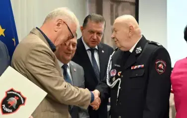 Sesja pełna uznania &ndash; wyr&oacute;żnienia dla radnych, pracownik&oacute;w Urzędu i ludzi kultury 21