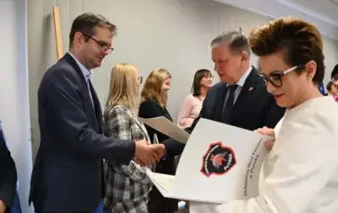 Sesja pełna uznania &ndash; wyr&oacute;żnienia dla radnych, pracownik&oacute;w Urzędu i ludzi kultury 22