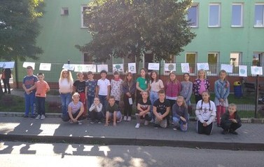 Dzieci świętują Miedzynarodowy Dzień Pokoju
