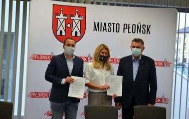 Rewitalizacja miejskich skwer&oacute;w i pas&oacute;w zieleni - podpisanie umowy