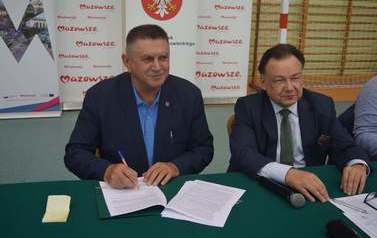 Podpisanie umowy na dofinansowanie projektu pn. &bdquo;Rozw&oacute;j infrastruktury sportowo-rekreacyjnej przy Szkole Podstawowej nr 4 w Płońsku&rdquo; 