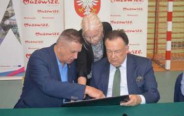 Podpisanie umowy na dofinansowanie projektu pn. &bdquo;Rozw&oacute;j infrastruktury sportowo-rekreacyjnej przy Szkole Podstawowej nr 4 w Płońsku&rdquo; 