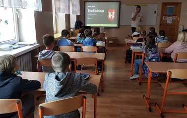 Zajęcia edukacyjne z cyklu Mamo, tato, nie pal śmieci&rdquo; 