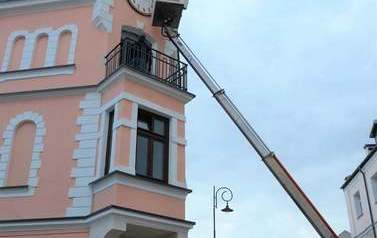 tarcza zegara wr&oacute;ciła na swoje miejsce