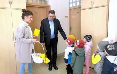 Życzenia Wielkanocne od dzieci  z Niepublicznego Przedszkola Kangurek