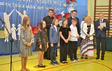 Laureaci tegorocznej edycji konkursu B&oacute;g-Honor-Ojczyzna