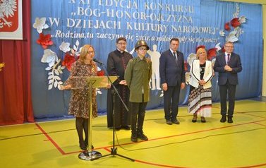 Laureaci tegorocznej edycji konkursu B&oacute;g-Honor-Ojczyzna