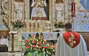 Podpisanie umowy na renowację ołtarza