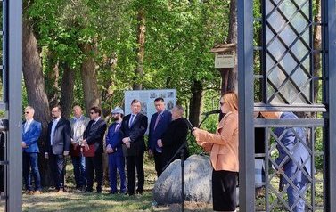 Ceremonia Poświęcenia Bramy Pamięci na Cmentarzu Żydowskim w Nasielsku