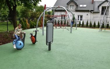 Nowy plac zabaw przy SP nr 4 w Płońsku 