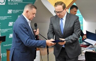 Wręczenie pamiątkowych medali Pracownikom Banku Sp&oacute;łdzielczego w Płońsku