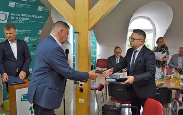Wręczenie pamiątkowych medali Pracownikom Banku Sp&oacute;łdzielczego w Płońsku