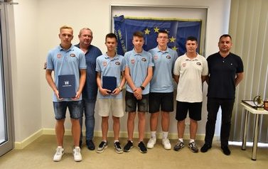 Nagrody za osiągnięcie sukces&oacute;w w sporcie i edukacji
