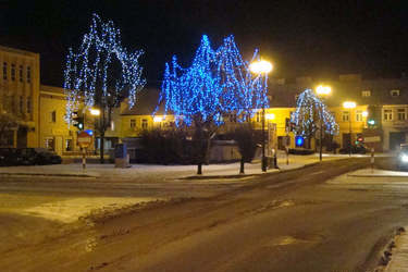 Płonski rynek nocą
