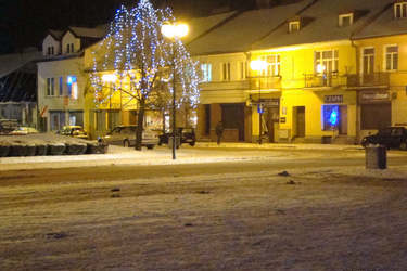 Płoński rynek nocą