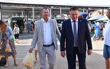 Niecodzienny gość na naszym "małym" płońskim targowisku