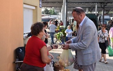 Niecodzienny gość na naszym "małym" płońskim targowisku