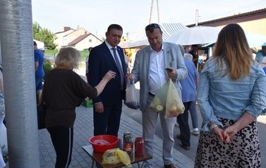 Niecodzienny gość na naszym "małym" płońskim targowisku