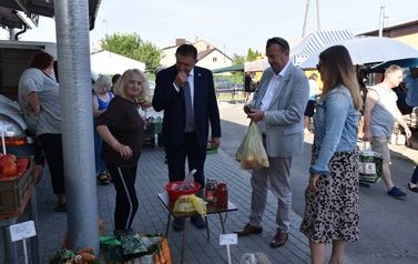 Niecodzienny gość na naszym "małym" płońskim targowisku