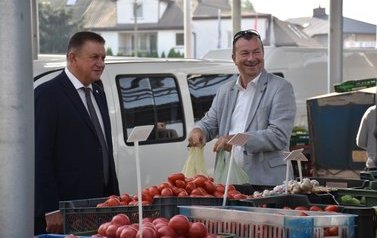 Niecodzienny gość na naszym "małym" płońskim targowisku