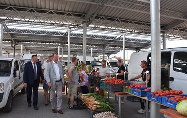 Niecodzienny gość na naszym "małym" płońskim targowisku
