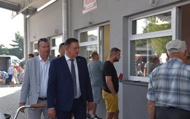 Niecodzienny gość na naszym "małym" płońskim targowisku