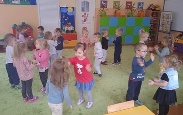 Przedszkole Nr 2  zabawy ruchowe ze śpiewem