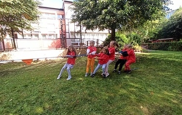 Przedszkole Nr 2 Zabawy ruchowe dla małych siłaczy - 6 latki