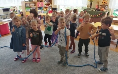 Przedszkole Nr 2  Skoki przez linkę
