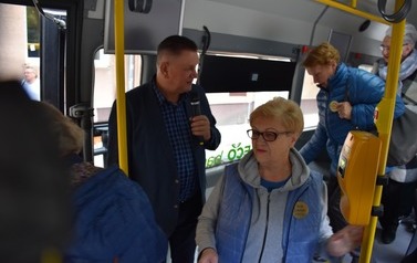 Przejażdżka Klubu Seniora autobusem elektrycznym