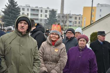 Orszak trzech kr&oacute;li na zdjęciu Zastępca Burmistrza Teresa Kozera