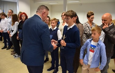 Nagrody dla uczni&oacute;w z płońskich szk&oacute;ł za szczeg&oacute;lne osiągnięcia edukacyjne i sportowe