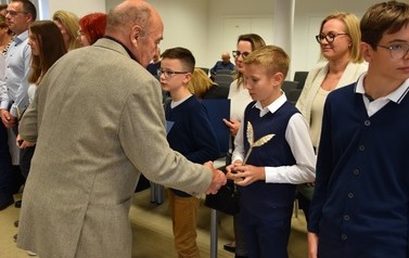 Nagrody dla uczni&oacute;w z płońskich szk&oacute;ł za szczeg&oacute;lne osiągnięcia edukacyjne i sportowe 
