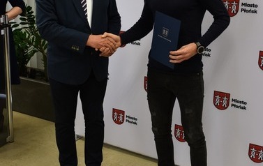 Nagrody dla uczni&oacute;w z płońskich szk&oacute;ł za szczeg&oacute;lne osiągnięcia edukacyjne i sportowe