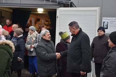 Orszak pod parafią św. Ojca Pio Burmistrz wita się z Płońszczanami