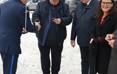 Przekazanie samochodu dla Policji w Płońsku