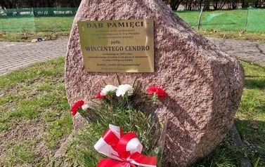 Uroczystości upamiętniające Zbrodnię Katyńską i Katastrofę Smoleńską w SP nr 3 w Płońsku