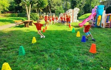 Slalom”- 6-latki – ogród przedszkolny (2)