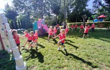 Raz, dwa, trzy” zabawa ruchowa 6-latki – ogród przedszkolny (2)