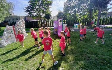 Raz, dwa, trzy” zabawa ruchowa 6-latki – ogród przedszkolny (1)